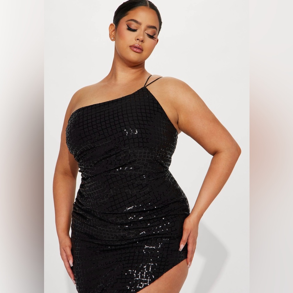 Plus Asymmetrical Sequins One Shoulder Midi Dress